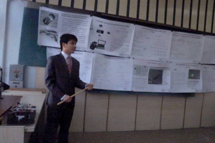 Phạm Xuân Tùng trong buổi bảo vệ đề tài tốt nghiệp của mình